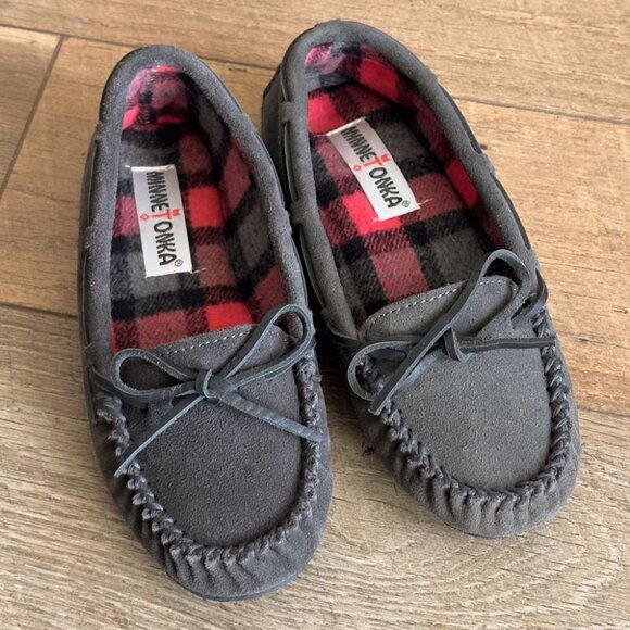 Minnetonka Suede Moccasins, Plaid Lining, Sz 6 - Picture 1 of 3